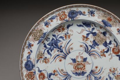 CHINA 18th century
Imari porcelain dish with...