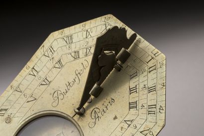 BUTTERFIELD A PARIS
Pocket sundial forming...