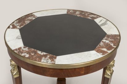 Table de milieu de forme circulaire en acajou...