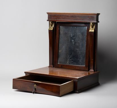 Psyché de table en acajou et placage d'acajou...