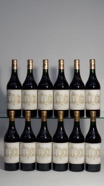 12 B CHATEAU HAUT-BRION (Caisse Bois d'origine...