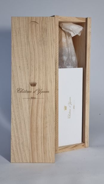 1 B CHATEAU D'YQUEM (original wooden case)...