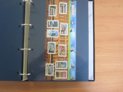 Deux albums avec feuilles LEUCHTTURM TP de...