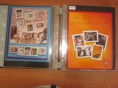 Un album Yvert et Tellier avec étuis TP de...