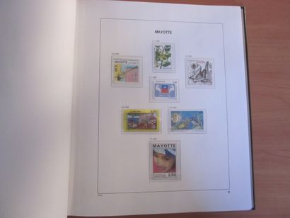 Un album DAVO avec étuis (bon état), un de...