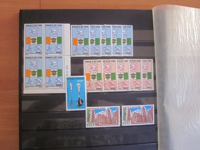 Un classeur de TP de Cote D'Ivoire neufs**...