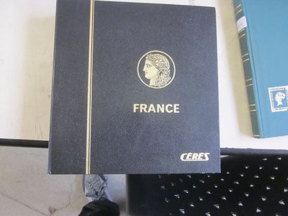 Deux cartons avec 6 classeurs de TP dont...