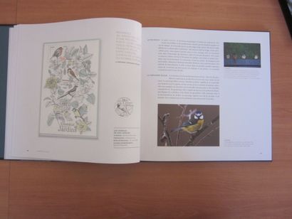 Deux livres des timbres de la poste française...