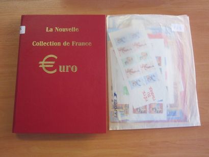 Un classeur avec une pochette incluse (avec...