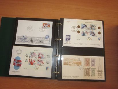 Quatre cartons avec 30 classeurs (contenance...