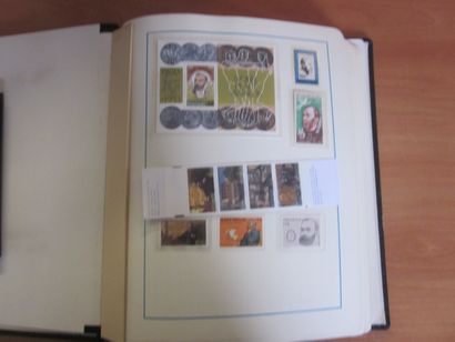 Un carton avec 8 classeurs de TP principalement...