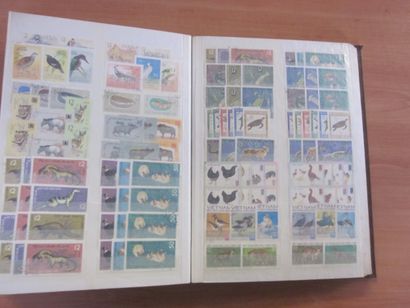 Trois cartons avec 20 classeurs de TP principalement...