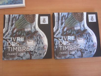 Deux livres des timbres de la poste française...