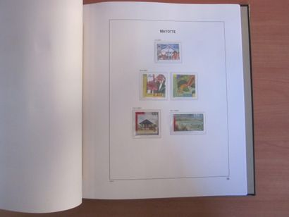 Un album DAVO avec étuis (bon état), un de...