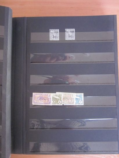 Un classeur (mauvais état manque la couverture)...