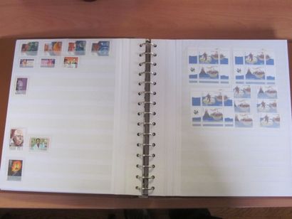 Un carton avec 8 classeurs de TP principalement...