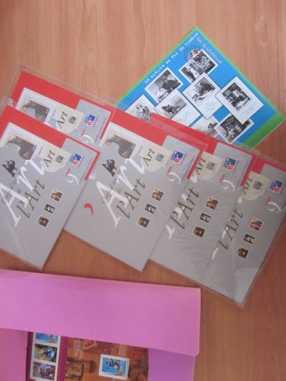 Une pochette avec des carnets et des blocs...