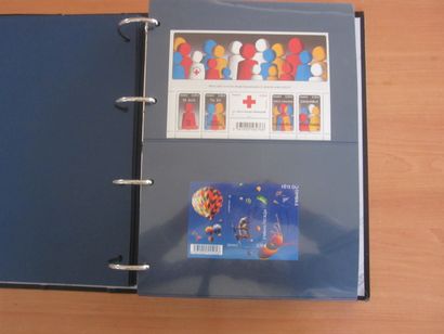 Un album avec feuilles TP de France neufs**...