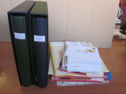 Un carton avec 2 albums SAFE avec étui (bon...