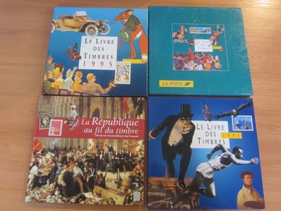 Un petit carton avec 4 livres édités par...