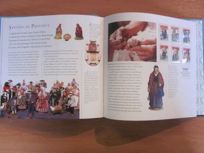 Un petit carton avec 4 livres édités par...