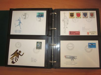 Quatre cartons avec 30 classeurs (contenance...