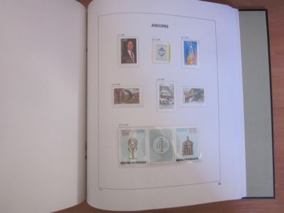 Deux albums DAVO avec étuis (bon état), un...