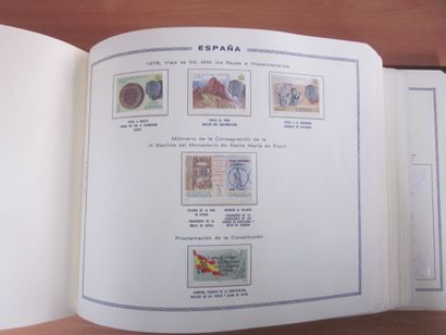 Trois albums (1 EDIFIL avec étui reluire...