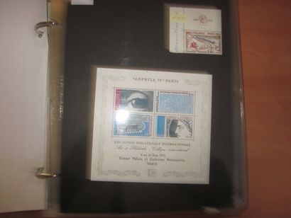 Un album Yvert et Tellier avec étuis TP de...