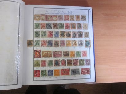 Un carton avec un album de TP des colonies...