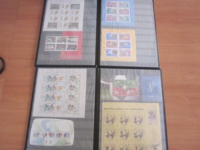 Un carton avec 24 classeurs de TP avec classement...
