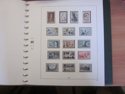 Un carton avec 2 albums SAFE avec étui (bon...