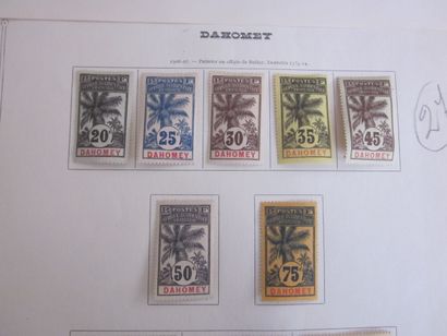Une pochette avec des TP du Dahomey, de Rouad,...