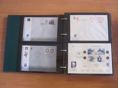 Quatre cartons avec 30 classeurs (contenance...