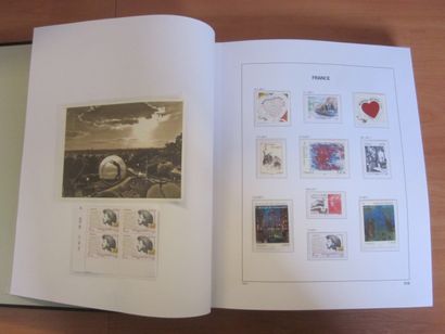 Trois albums DAVO avec étuis (bon état),...