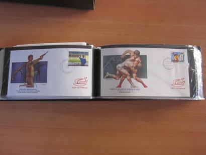 Deux cartons avec 19 classeurs (contenance...