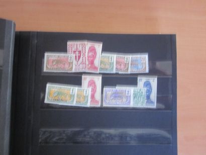 Un classeur (mauvais état manque la couverture)...