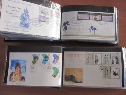 Deux cartons avec 19 classeurs (contenance...