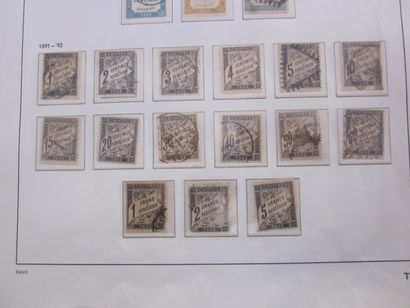 Une pochette avec des pages d'album TP de...