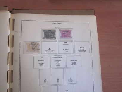 Deux albums et un classeur TP Portugal neufs**...