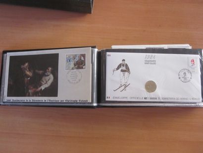 Deux cartons avec 19 classeurs (contenance...