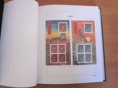 Un album DAVO avec étuis (bon état), TP de...