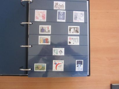 Un album avec feuilles TP de France neufs**...