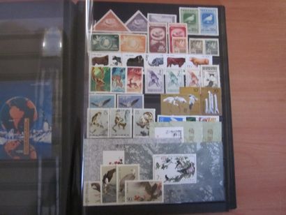 Un carton avec 6 classeurs de TP neufs**...
