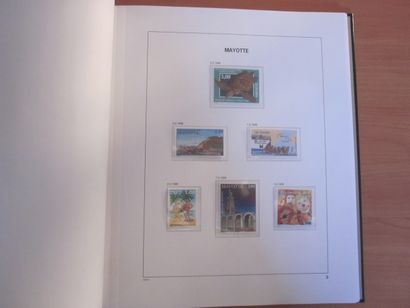 Un album DAVO avec étuis (bon état), un de...