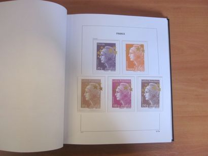 Trois albums DAVO avec étuis (bon état),...