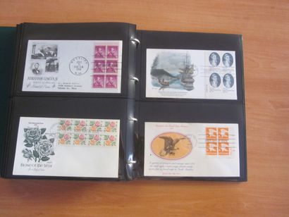 Quatre cartons avec 30 classeurs (contenance...