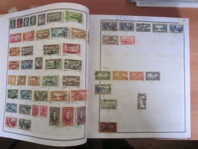 Un carton avec un album de TP des colonies...