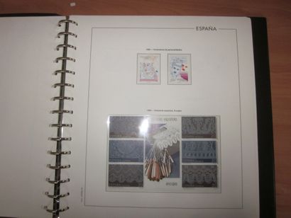 Trois albums (1 EDIFIL avec étui reluire...