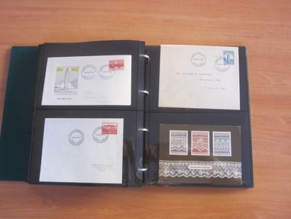 Quatre cartons avec 30 classeurs (contenance...